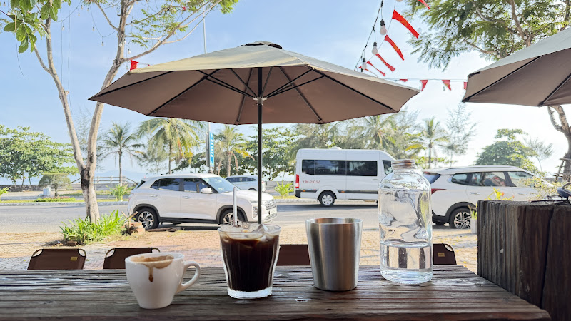 THE LEAF HOUSE CAFE